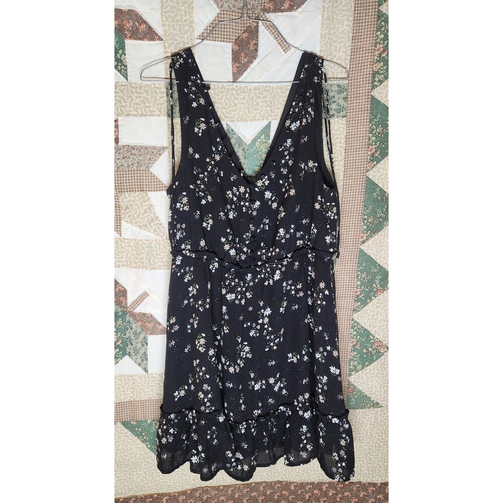 Cupcakes and Cashmere Black Floral V-Neck Mini Dress Ruffle Hem Size 2